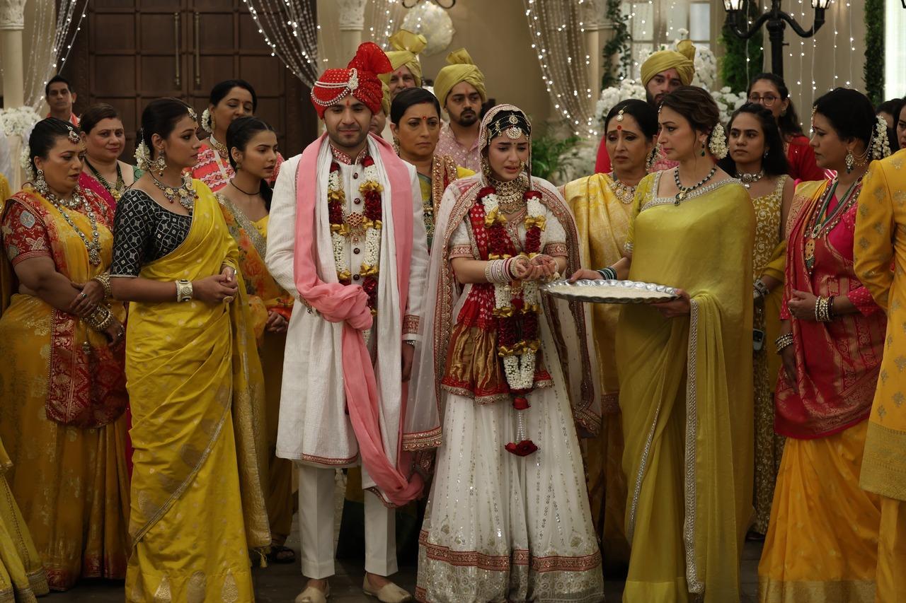 Smriti Irani left the fans emotional as she performed the heartfelt scenes for the bidaai sequence